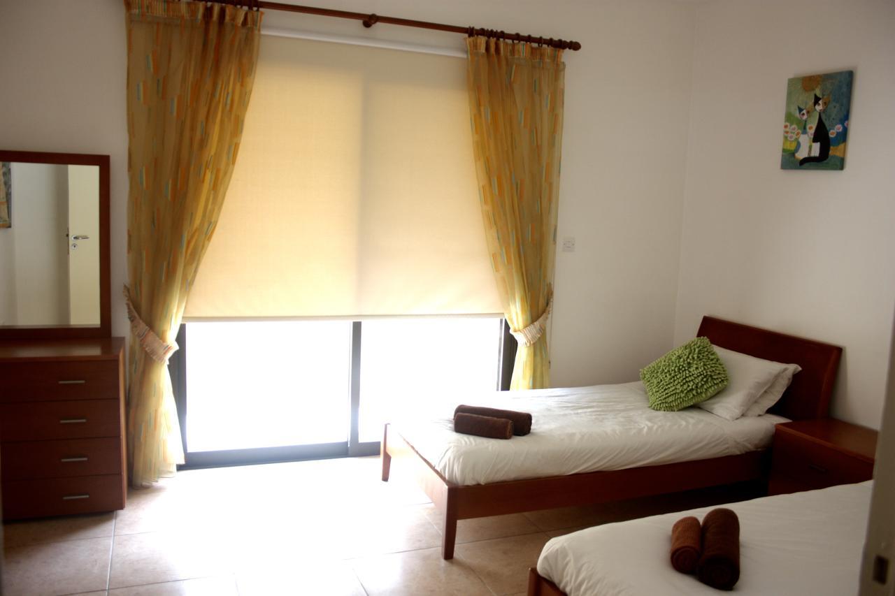 Queens Gardens 2 Bedrooms Paphos Exteriér fotografie