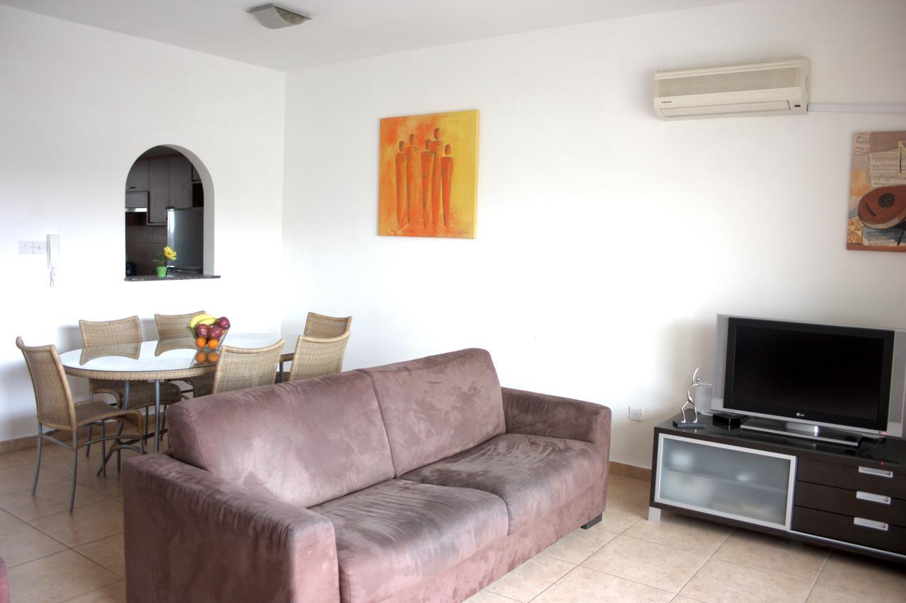 Queens Gardens 2 Bedrooms Paphos Exteriér fotografie